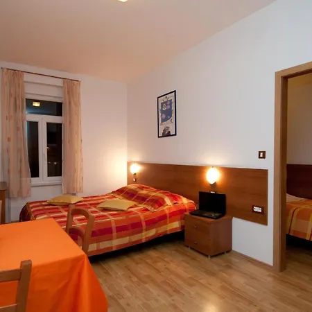 Apartament And Liburnija *