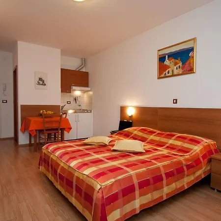And Liburnija Apartament *